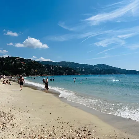 Apartamento Le Soleil Bleu - Calme, Terrasse Et Vue Le Lavandou
